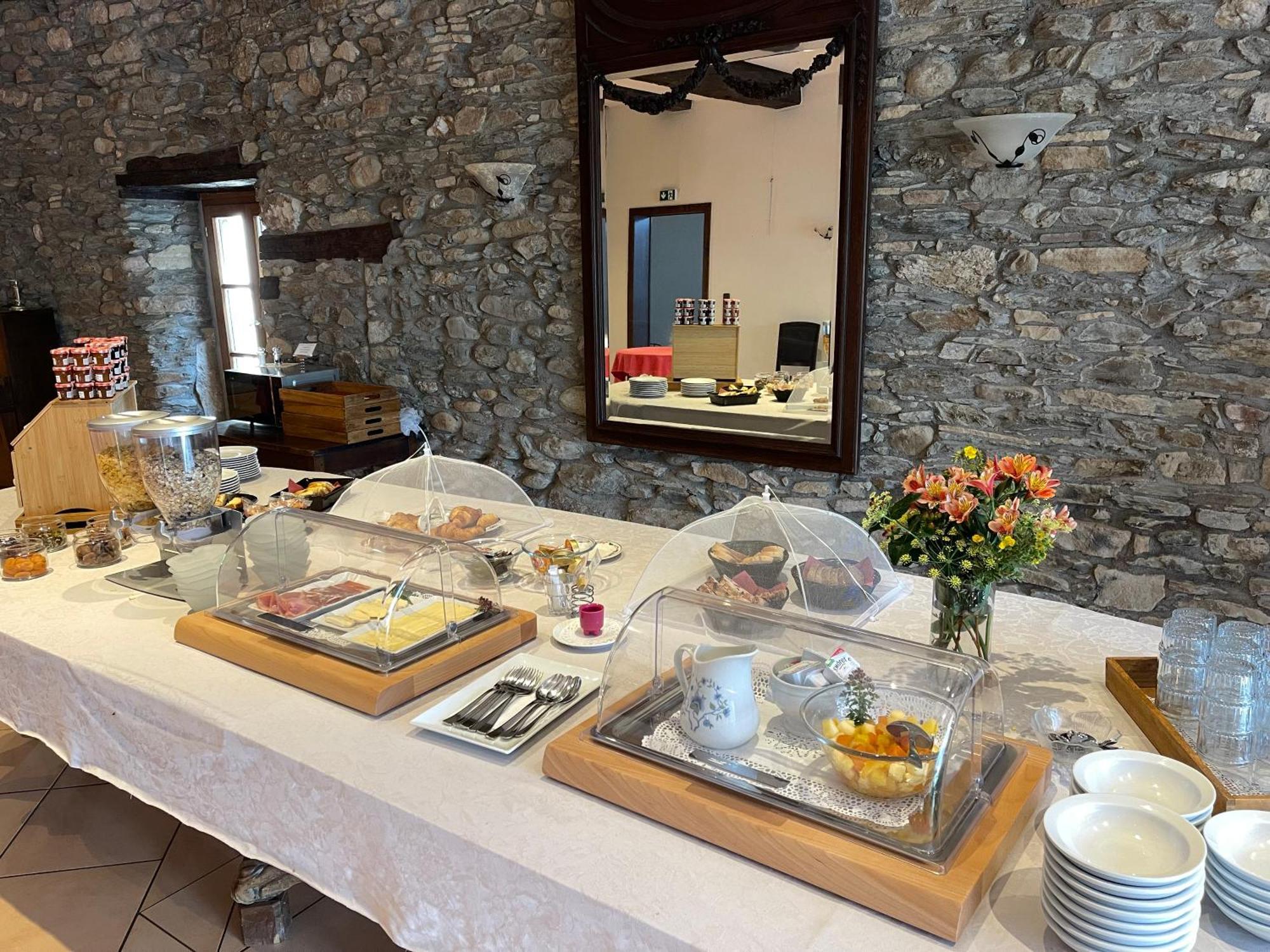Hotel Les Magnolias Curvalle Esterno foto