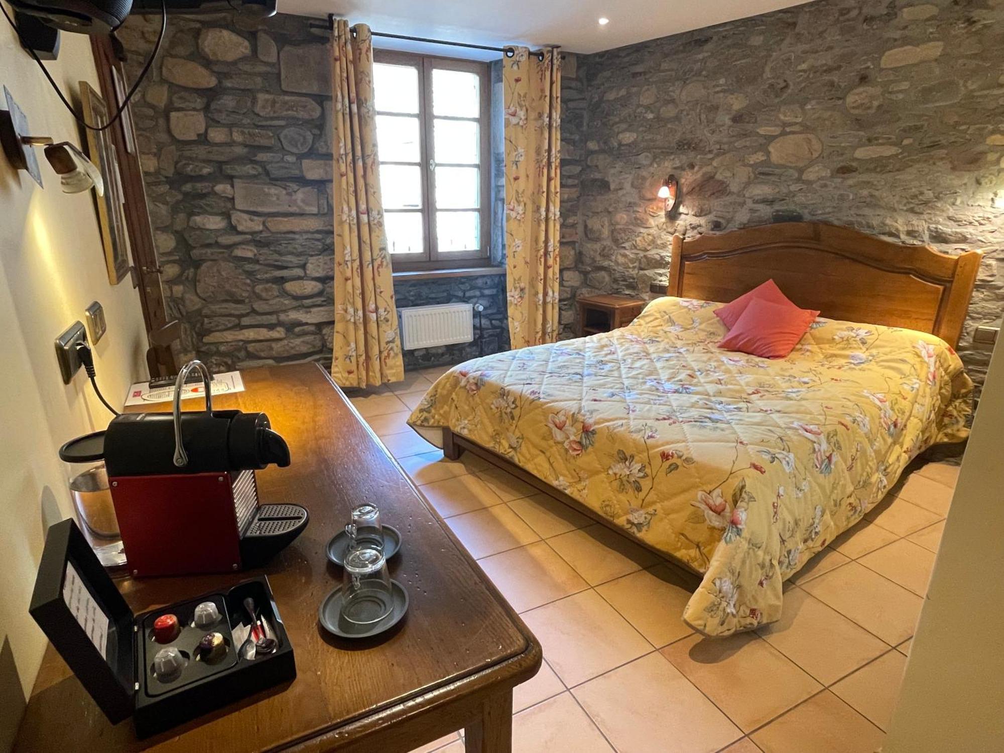 Hotel Les Magnolias Curvalle Esterno foto