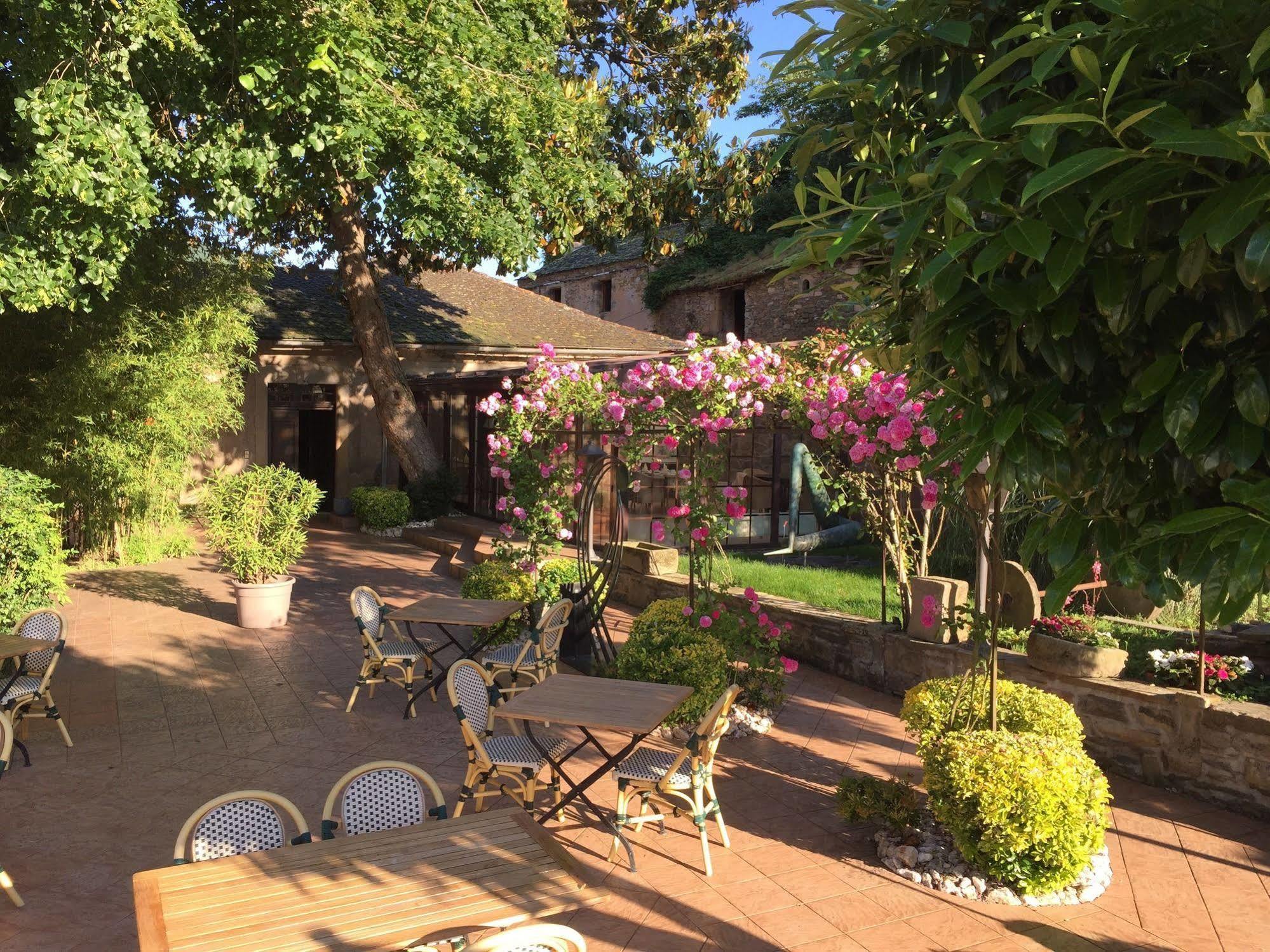 Hotel Les Magnolias Curvalle Esterno foto